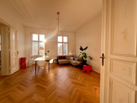 We are renting our Bergmannkiez apartment for 9 weeks while we travel this winter. Our flat is cozy all winter long and a perfect spot to work from home or get settled in while you start your new life in Berlin. Perfectly located with three grocery s...