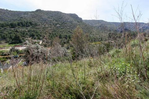 Grundstück von 1000m2 in der Urbanisation Montesolana zum Verkauf in Pedreguer Costa Blanca Alicante Das Grundstück liegt nur 1 km vom Dorf Pedreguer entfernt Die nächsten Strände erreichen Sie nach 20 Minuten Das größte Einkaufszentrum in der Gegend...