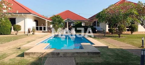 Esta villa de Hua Hin ofrece una ubicación estratégica, comodidades modernas y precios asequibles, una oportunidad excepcional para un estilo de vida tranquilo pero conectado. La villa se encuentra en buen estado, cerca de servicios esenciales e inst...