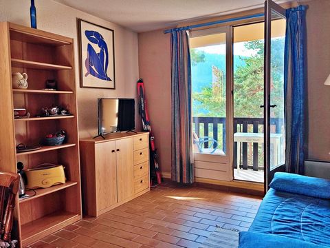 Exklusiv bietet Ihnen Alpes d'Azur Immobilier diese 2-Zimmer-Wohnung von 36 m2 im Erdgeschoss an, die sich in La Colmiane befindet, einem beliebten Ferienort das ganze Jahr über. Diese möblierte und ausgestattete Wohnung bietet eine Loggia nach Süden...