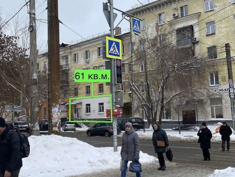 Сдам в аренду универсальное помещение на пересечении улиц Победы и Ал. Матросова. Отдельный вход, свободная планировка, большой торговый зал, высота потолков 3 м, выполнен качественный ремонт. Электрическая мощность 5 кВт, ОПС, городские коммуникации...