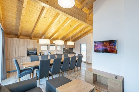 Dit charmante chalet in Wagrain is de perfecte plek voor een ontspannen vakantie, met comfort en moderne voorzieningen voor maximaal zes gasten. De open keuken is volledig uitgerust met een koffiezetapparaat en vaatwasser, waardoor het bereiden van m...