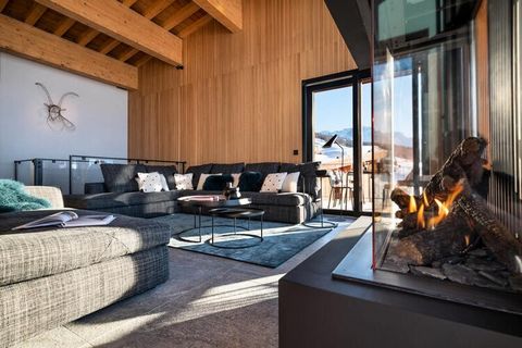 Chalet van 280 m² voor 12 personen, dominant in het centrum van het station d'Arc 1800, ski aux pieds en tout proche du golf. LES ARCS - Boog 1800 Groot lichtgevend chalet van 280 m² verdeeld over 6 kamers en 7 kamers voor 12 personen. Het chalet bes...