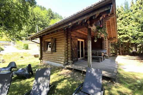 Ontdek dit chalet volledig gemaakt van boomstammen met als thema ijsberen en biedt plaats aan 2 tot 5 personen. Deze huuraccommodatie van 40 m² heeft een slaapkamer op de begane grond met een tweepersoonsbed van 140 cm x 190 cm en een mezzanine met 3...