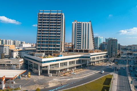 Dieses möblierte Apartment mit Hotelkonzept befindet sich im Istanbuler Stadtteil Beykent Opportunitätspreis Blick auf das Meer und den See Gegenüber der First Avenue Mall Rezeption & Lobby Geschäfte im Rahmen des Projekts Cafés und Restaurants gibt ...