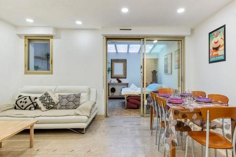 Dit appartement met uitzicht op zee, ideaal gelegen in het centrum van Cagnes-sur-Mer, is geschikt voor maximaal 4 personen. Deze woning wordt u aangeboden door , specialist in verblijven op maat in het hart van de mooiste streken van Frankrijk. Dich...