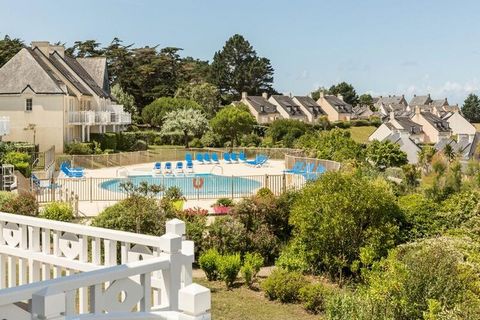 De residentie Port du Crouesty Cap'Océan, gelegen in de stad Arzon, ligt zeer dicht bij de jachthaven en het zandstrand van Fogeo: te voet of met de fiets is de kust gemakkelijk bereikbaar. Soms wild, met zijn bewaarde kustpaden, en soms heel levendi...