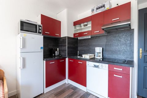 Cet appartement confortable de 57 m² offre un grand espace pouvant accueillir jusqu'à 10 personnes, ce qui en fait un excellent choix pour les familles ou les groupes. L'appartement dispose de trois chambres confortables, offrant un environnement rep...