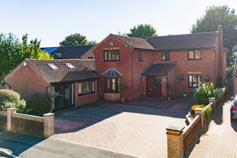 Das 14 Birch Walk befindet sich in Newton, einem charmanten Dorf in der Küstenstadt Porthcawl in Südwales. Newton ist bekannt für seine malerische Umgebung, die die Ruhe des Dorflebens mit dem Komfort der Nähe zu lokalen Annehmlichkeiten und natürlic...