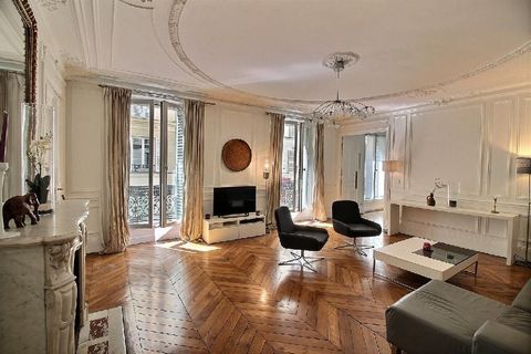 MOBILITY LEASE ONLY: In order to be eligible to rent this apartment you will need to be coming to Paris for work, a work-related mission, or as a student. This lease is not suitable for holidays. Environment: At the foot of the Butte Montmartre and t...