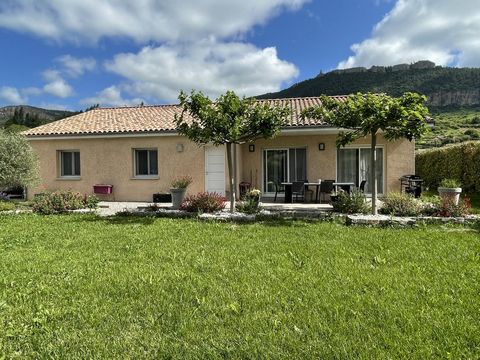 Come and discover this magnificent single-storey house built in 2017, offering an exceptional living environment in the charming village of Riviere sur Tarn. With a living area of 128m2 it includes: a friendly and warm living room, a fully equipped a...