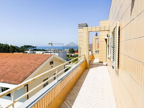 Fabulous 3-bedroom apartment with 4 fronts, Penthouse style with a superb location just 500m from the beach in Canidelo - Salgueiros area, considered one of the best places to live on the north coast of Portugal, and at the same time one of the most ...