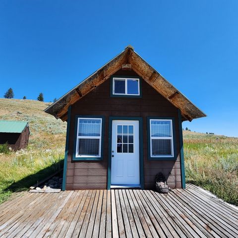 Mt Annie Cabin with fantastic views of the Aeneas Valley. Excellent star gazing property, or sit back and enjoy the natural surroundings & watch the deer passing through, hawks and eagles flying overhead. The cabin is wired for a generator and plumed...