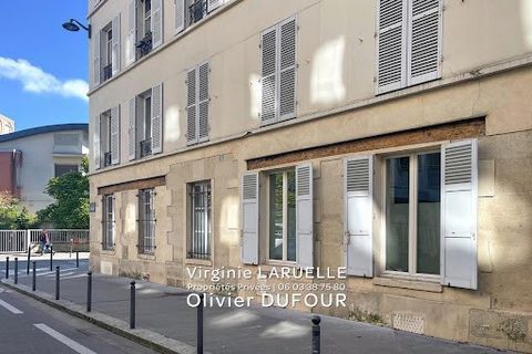 EN EXCLUSIVITE - PARIS 75013 CROULEBARBE, appartement 2 pièces très bien distribué incluant une entrée avec dressing, une cuisine équipée ouverte sur le séjour, 1 chambre très fonctionnelle (lit 2 places sur la photo) et une salle de douche avec toil...