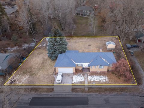 Comfortable single family home in one of the older more established parts of the city of Lander, Wyoming.Located on three city lots, there is plenty of room for a family to enjoy. Single level home with attached garage, and a large basement offers am...