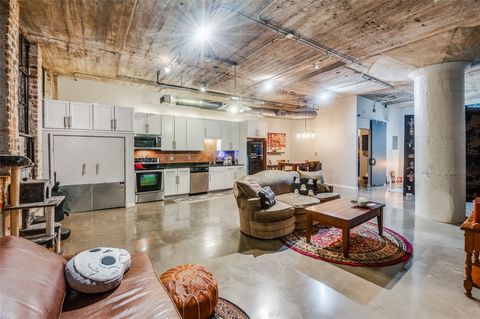 Experience vibrant urban living in this stunning 991 sq ft loft-style condo, perfectly situated in the heart of downtown Dallas. Designed with modern flair, the space boasts soaring ceilings and sleek concrete floors that exude a contemporary vibe. T...