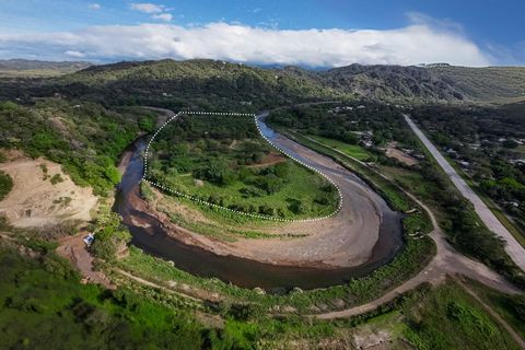 Located just 7 minutes from the iconic Playa Guiones during a few weeks of the dry season and 17 minutes during the rainy season, this stunning 97,000 m² property offers an extraordinary opportunity to own your own piece of paradise. Surrounded by lu...