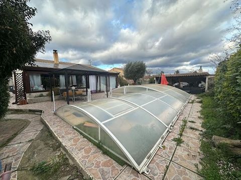 Grégory Navarro, conseiller immobilier à Montpellier et ses villages, vous présente cette magnifique villa de plain pied située à Gigean, entre Montpellier et Sète. Nichée sur une parcelle de 765 m², cette propriété offre une surface habitable totale...