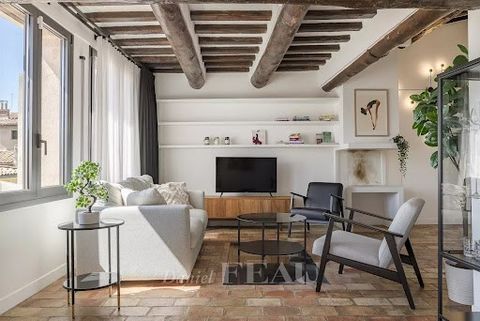 This magnificent 4th and top floor apartment benefiting from a panoramic 33 sqm roof terrace is located a stone’s throw from Place Richelme in the heart of historic Aix en Provence. Offering 86 sqm of bright floor space and 73.43 sqm of living space ...