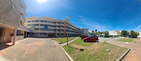 Parking for one car with storage of 2.39m2, inserted in a building next to Largo da Câmara do Bombarral. Ideal for those who want a practical and comfortable parking in the center of the village, next to rail and road accesses that allow a quick and ...