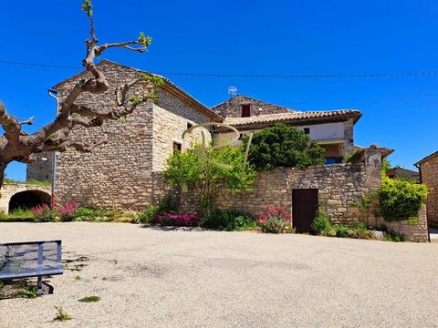 On the border of the Gard and the Ardèche, in the town of Orgnac-L'Aven, in the heart of a small hamlet in a quiet area, enjoying a superb unobstructed view of the village in the distance, stone farmhouse of character of about 150m2 of inhab. raised ...