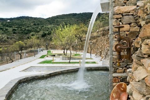 Übernachten Sie in dieser stimmungsvollen Unterkunft in den Bergen von Almería. Es bietet eine herrliche Aussicht und Sie haben Zugang zum Gemeinschaftspool. Ideal für Familien. Die Region bietet schöne Wanderungen durch die Berge. Besuchen Sie die n...