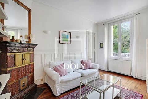 EXCLUSIVITY - GROUPE DOLY is proud to present this 38m2 apartment located in a beautiful old building dating from 1890, ideally situated in the heart of the picturesque 5th arrondissement. The apartment consists of a living room, separate kitchen, on...