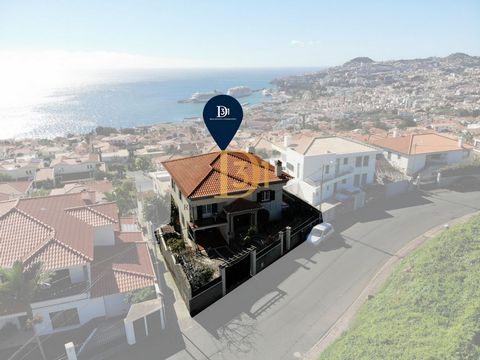 Discover your paradise in Funchal! This impressive 4-bedroom villa, located in the prestigious Santa Maria Maior area, offers a lifestyle of luxury and exclusivity. With 4 elegant suites, each with a private bathroom, and 3 independent 1-bedroom apar...