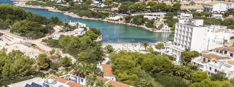 MENORCA IST EIN NAHE PARADIES. Der Standort ist nicht der einzige Vorteil. Es wurde eine gründliche Studie durchgeführt, um sicherzustellen, dass künftige Bauarbeiten in der Gegend die Aussicht auf die umliegenden Häuser nicht beeinträchtigen.~~MENOR...