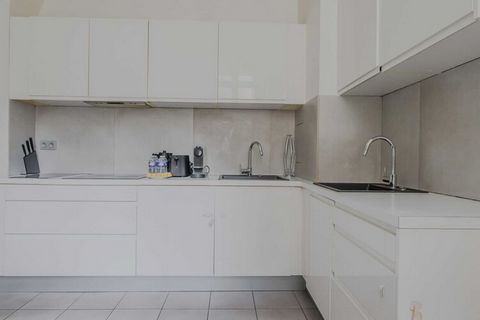 Checkmyguest vous propose ce sublime appartement de 200 m², idéalement situé dans le quartier chic de Chaillot, à Paris 16ème. Avec ses cinq chambres et ses nombreux équipements, cette résidence vous promet un séjour mémorable à Paris. C'est une occa...