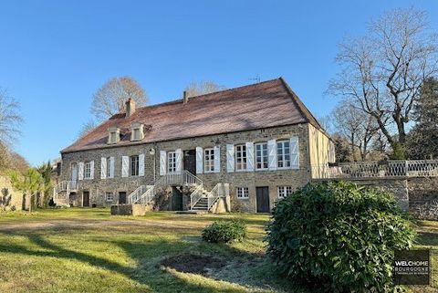 Nestled in an idyllic setting, in the heart of a small hamlet, La Demeure Calonne, dating back to the 19th century, was originally the base of a castle. It has been carefully transformed into a charming residence with generous spaces and bright rooms...