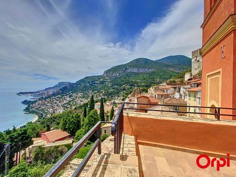 Willkommen im Dorf Roquebrune-Cap-Martin! Wo Geschichte auf Moderne trifft, wo sich Naturlandschaften mit faszinierender Architektur vermischen, begleitet vom Gesang der Zikaden. Stellen Sie sich vor, wie Sie jeden Morgen die Fensterläden öffnen und ...