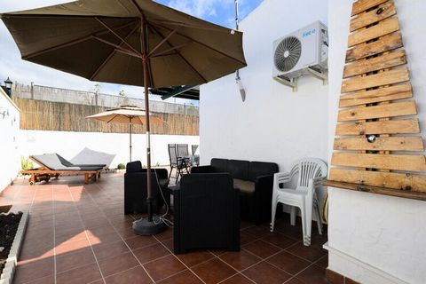 This modern and spacious bungalow in Maspalomas offers a bright and welcoming space for a relaxing stay. It features a comfortable living room with direct access to a large private terrace, complete with hammocks and an outdoor dining area to enjoy t...