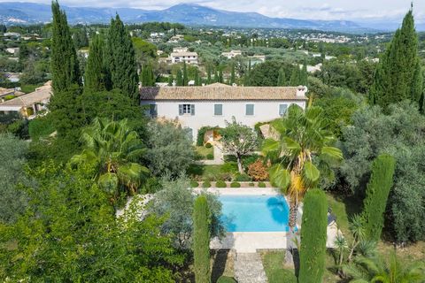 Nestled in a lush green setting, this charming Provencal villa with bastide-style architecture embodies the charm and elegance of the South of France. Its spacious interior embraces the hallmarks of Provencal architecture, with terracotta floors, vau...