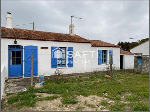 Non loin du centre bourg et de ses commodités, cette propriété à rénover est à voir. La maison comprend une cuisine, un couloir, deux chambres, une salle d'eau, cellier... L'habitation est raccordée à l'assainissement public. Le raccordement à l'eau ...