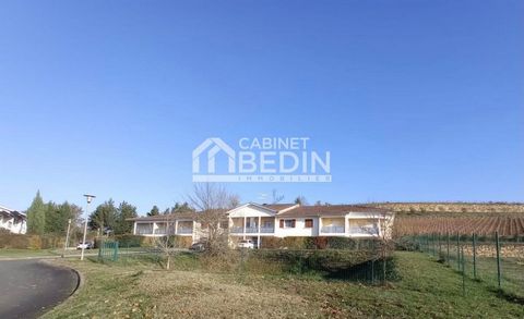 Exclusivité CABINET BEDIN - Vente Appartement T1 Castillon La Bataille. T1 en rez de jardin d'une résidence sécurisée et calme. Il se compose d'une entrée, d'un espace de vie bien agencé avec une baie vitrée donnant sur un jardin privatif, une chambr...