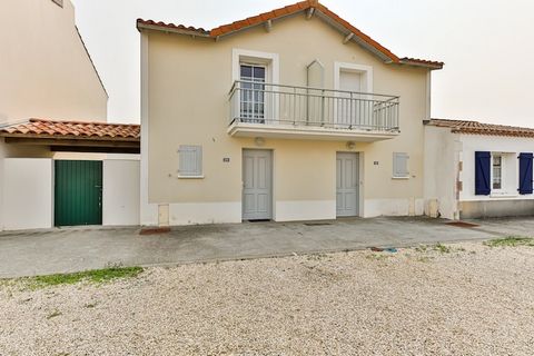 La casa adossada en St. Hilaire de Riez posseeix 2 dormitori(s) i capacitat per a 4 persones. Allotjament de 60 m² acollidor i totalment equipat. Es troba a 0 m del metro, 250 m de la platja de sorra 