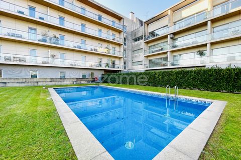 Identificação do imóvel: ZMPT573412 Discover this Magnificent 3-Bedroom Apartment in an Exclusive Private Condominium with a Pool, Where Elegance and Comfort Meet in Perfect Harmony. Key Features: - Robust and distinguished construction by the renown...