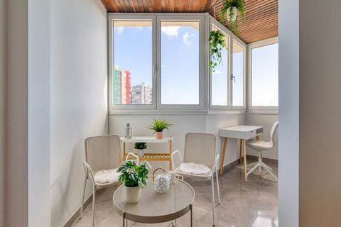 Dit gezellige appartement in het hart van de hoofdstad biedt een gastvrij toevluchtsoord met moderne voorzieningen en stijlvol meubilair. Het onlangs gerenoveerde appartement heeft een licht en comfortabel interieur en beschikt over een glazen terras...