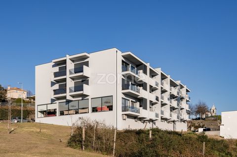 Identificação do imóvel: ZMPT573524 3-Bedroom Semi-New Apartment in Gualtar, Braga! This 3-bedroom apartment stands out for its semi-new condition, spacious areas, and modern finishes, offering the perfect combination of comfort, functionality, and p...