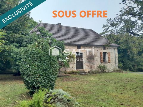 Venez découvrir ce bien d'environ 80m² habitable, situé au calme sur 6745m² de terrain, avec ses ruines en pierre datant du XIIIème siècle et prairie. Cette maison en pierre vous offre cuisine - salle à manger avec son insert bois, deux chambres dont...