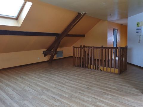 Secteur LE VAL D'AJOL et PLOMBIÈRES, APPARTEMENT T4 de 128 m² au sol (93 m² en Loi Carrez et env 35 m² ou env 100 m² de + de 1,80 m) + ESPACE extérieur avec TERRASSE VISITE VIRTUELLE DISPONIBLE Situé en plein cur de ville, cet appartement T4 de 128 m...