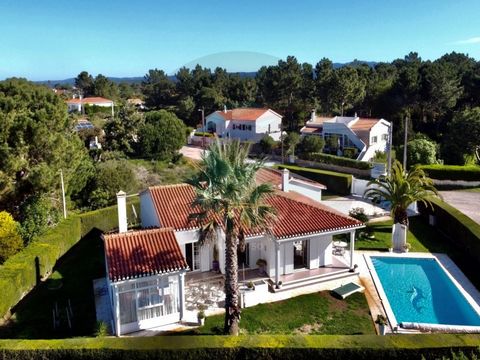 Nestled on a generous 1020m2 plot, this spacious three-bedroom villa offers a comfortable and inviting retreat for those who appreciate privacy and tranquility. The exterior of the villa reflects a timeless Algarvian charm with its classic design, bl...