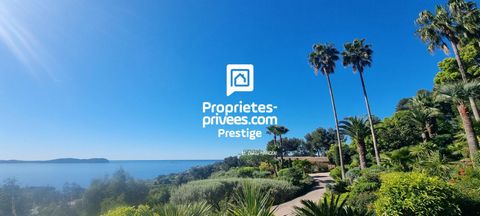 Exceptionnel dans le Var, à Carqueiranne (2 maisons, 6 chambres/suites + studio + piscine + pool house + jacuzzi extérieur et intérieur + grand garage), tant par sa rareté que par son environnement préservé et protégé, sans aucun vis-à-vis, face à la...