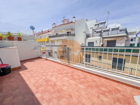 T1, with a spectacular terrace with 21m², located in the heart of the city, this property offers a living room with a spacious kitchen with 19.30m², a cozy kitchen, a bedroom with 11.80m² and a bathroom with 4.70m². Located on the 3rd floor with elev...