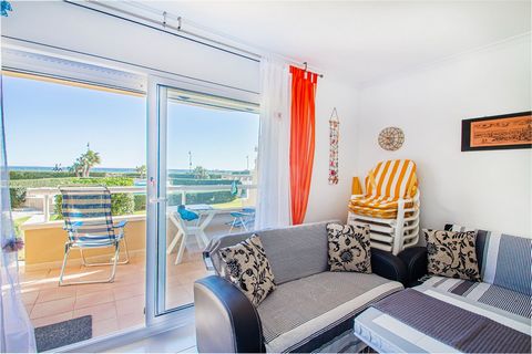 Este acogedor apartamento en planta baja destaca por su espectacular terraza, un espacio perfecto para desayunar, comer o cenar al aire libre mientras se disfruta de las impresionantes vistas al mar y a las Islas Medas al fondo. Con su orientación pr...