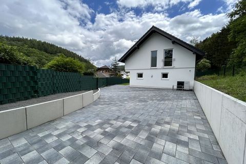 Casa de vacaciones de bienestar con baño de vapor, sauna y jacuzzi en Eifel