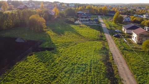 Участки Площадь от 11 до 30 соток. Собственник. Прямая продажа. Прописка! Уже есть названия улиц и № домов. 30 Минут от СПб и КАД. Инфраструктура: В расположенном неподалеку поселке Ропша есть прекрасная школа и новый детский сад с бассейном. Продукт...