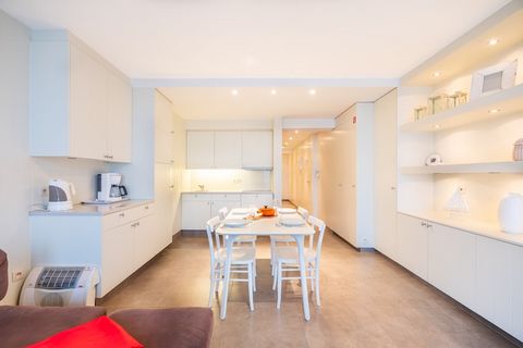 This completely renovated apartment offers a modern and comfortable stay for two to five guests. It features a beautifully furnished bedroom and an additional closed sleeping area, ensuring privacy and relaxation. Large windows provide breathtaking v...