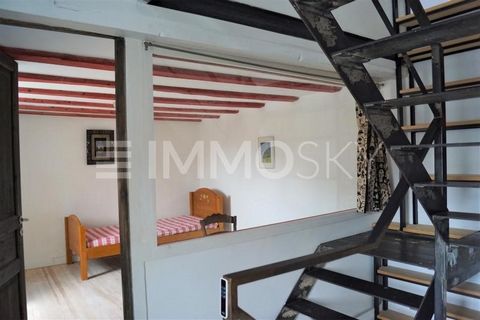 GEX - ENTRE LA MODERNIDAD Y EL PATRIMONIO, MAGNÍFICO LOFT EN CASA ADOSADA. ¡TRIMESTRE PERDIDO! Venga a descubrir en el encantador e histórico Gex que tanto apreciamos, cerca de todos los servicios, esta hermosa casa adosada transformada en un magnífi...